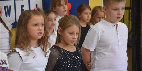 Powiększ grafikę: apel-z-okazji-dnia-nauczyciela-646553.jpg