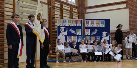Powiększ grafikę: dzien-nauczyciela-i-pasowanie-na-ucznia-717962.jpg