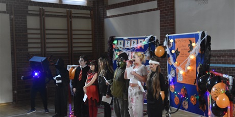 Powiększ grafikę: hallween-wigilia-wszystkich-swietych-652204.jpg