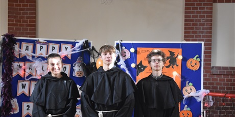 Powiększ grafikę: hallween-wigilia-wszystkich-swietych-652225.jpg