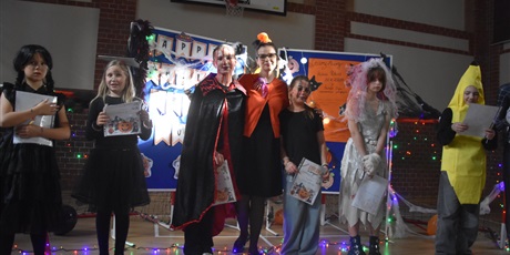 Powiększ grafikę: hallween-wigilia-wszystkich-swietych-652232.jpg