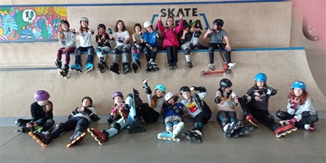 Powiększ grafikę: Klasa 6B w Skate Arena