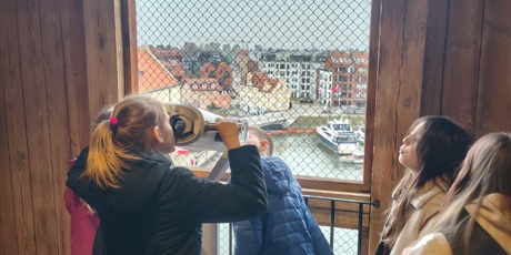 Klasa IV A zwiedza zabytkowy Żuraw