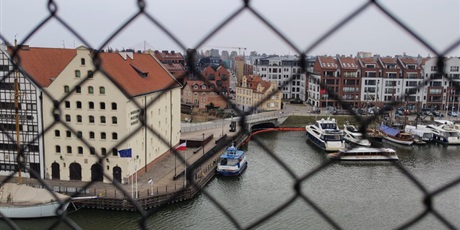 Powiększ grafikę: klasa-iv-a-zwiedza-zabytkowy-zuraw-684080.jpg