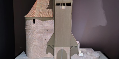 Powiększ grafikę: klasa-iv-a-zwiedza-zabytkowy-zuraw-684094.jpg