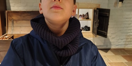 Powiększ grafikę: klasa-iv-a-zwiedza-zabytkowy-zuraw-684095.jpg