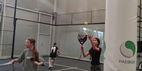 Powiększ grafikę: klasa-va-poznaje-padel-628954.jpg