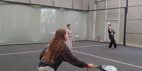 Powiększ grafikę: klasa-va-poznaje-padel-628973.jpg