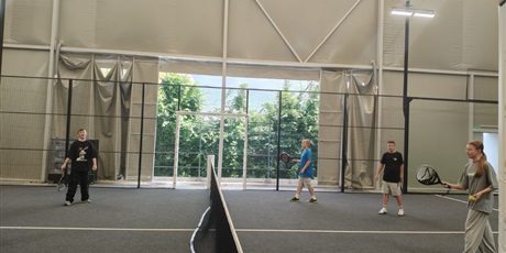Powiększ grafikę: klasa-va-poznaje-padel-628974.jpg