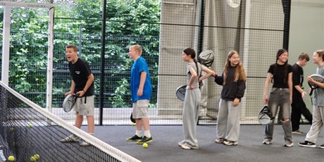 Powiększ grafikę: klasa-va-poznaje-padel-628979.jpg
