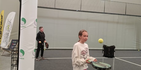 Powiększ grafikę: klasa-va-poznaje-padel-628982.jpg
