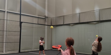 Powiększ grafikę: klasa-va-poznaje-padel-628988.jpg