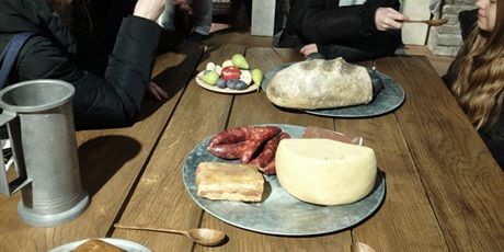 Powiększ grafikę: klasy-6a-i-6b-w-muzeum-morskim-677444.jpg