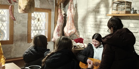 Powiększ grafikę: klasy-6a-i-6b-w-muzeum-morskim-677456.jpg