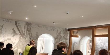 Powiększ grafikę: klasy-6a-i-6b-w-muzeum-morskim-677458.jpg