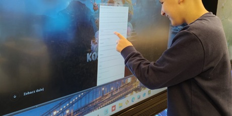 Powiększ grafikę: mobilne-laboratorium-mlodych-odkrywcow-646566.jpg