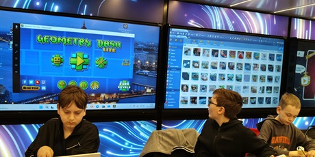 Powiększ grafikę: mobilne-laboratorium-mlodych-odkrywcow-646571.jpg