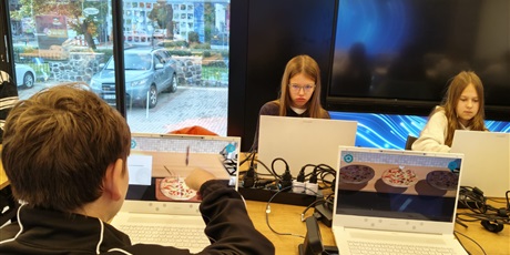 Powiększ grafikę: mobilne-laboratorium-mlodych-odkrywcow-646573.jpg