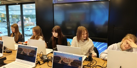 Powiększ grafikę: mobilne-laboratorium-mlodych-odkrywcow-646584.jpg