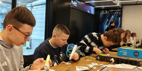 Powiększ grafikę: mobilne-laboratorium-mlodych-odkrywcow-646587.jpg