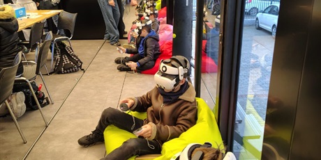 Powiększ grafikę: mobilne-laboratorium-mlodych-odkrywcow-646588.jpg