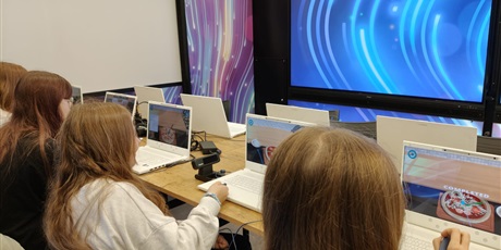 Powiększ grafikę: mobilne-laboratorium-mlodych-odkrywcow-646594.jpg