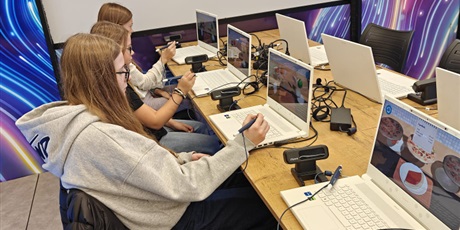 Powiększ grafikę: mobilne-laboratorium-mlodych-odkrywcow-646597.jpg