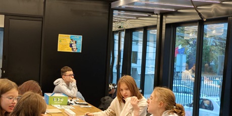 Powiększ grafikę: mobilne-laboratorium-mlodych-odkrywcow-646601.jpg