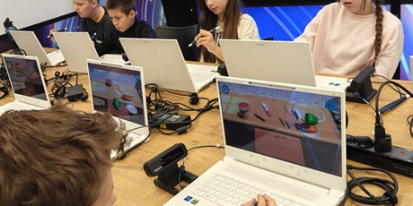 Powiększ grafikę: mobilne-laboratorium-mlodych-odkrywcow-646603.jpg