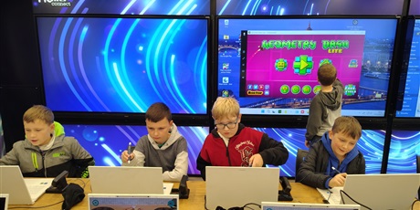 Powiększ grafikę: mobilne-laboratorium-mlodych-odkrywcow-646614.jpg
