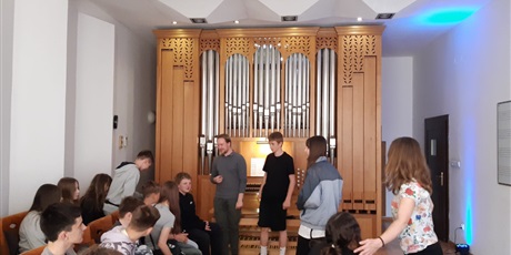 Powiększ grafikę: organy-to-potezny-instrument-622486.jpg