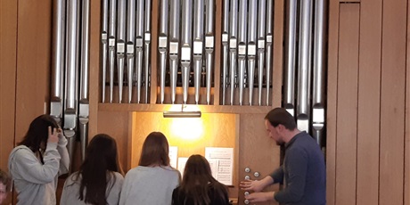 Powiększ grafikę: organy-to-potezny-instrument-622487.jpg