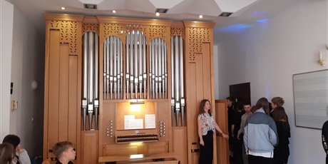 Organy to potężny instrument.