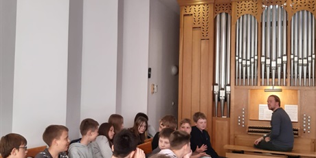Powiększ grafikę: organy-to-potezny-instrument-622491.jpg