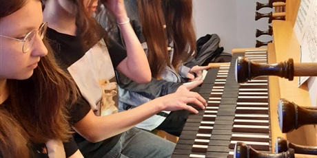 Powiększ grafikę: organy-to-potezny-instrument-622492.jpg