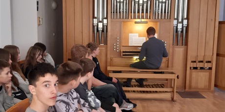 Powiększ grafikę: organy-to-potezny-instrument-622497.jpg