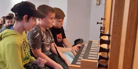 Powiększ grafikę: organy-to-potezny-instrument-622498.jpg