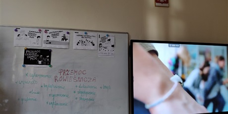 Powiększ grafikę: przemoc-odbiera-dzieciom-moc-716695.jpg