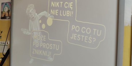 Powiększ grafikę: przemoc-odbiera-dzieciom-moc-716699.jpg