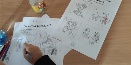 Powiększ grafikę: przemoc-odbiera-dzieciom-moc-716702.jpg