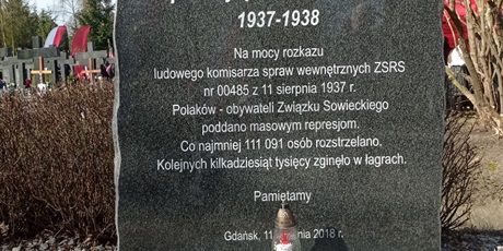 Powiększ grafikę: Tablica upamiętniająca Zbrodnię Katyńską
