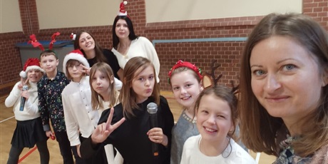 Powiększ grafikę: spotkanie-z-koleda-670248.jpg