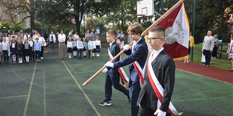 Powiększ grafikę: uroczyste-rozpoczecie-roku-szkolnego-2026-2027-709288.jpg