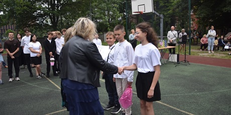 Powiększ grafikę: w-koncu-wakacje-630498.jpg