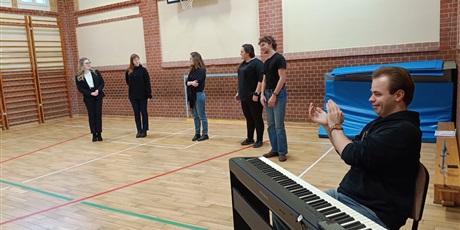 Powiększ grafikę: warsztaty-wokalne-669197.jpg