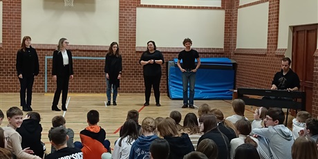 Powiększ grafikę: warsztaty-wokalne-669198.jpg