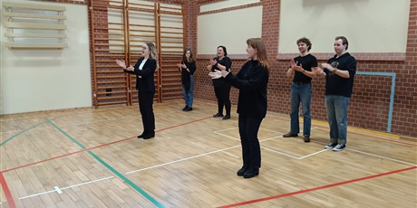 Powiększ grafikę: warsztaty-wokalne-669200.jpg