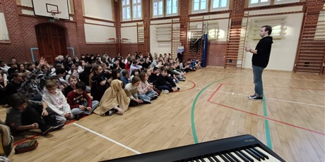 Powiększ grafikę: warsztaty-wokalne-669203.jpg