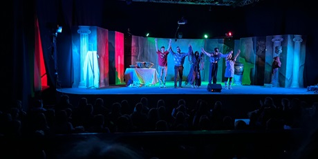 Powiększ grafikę: wyjscie-do-teatru-na-spektakl-w-krainie-mitow-688411.jpg