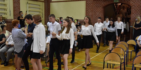 Powiększ grafikę: zakonczenie-roku-szkolnego-2020-2021-282520.jpg